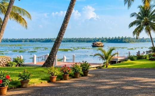 Tranquil Garden & Waterfront Setting