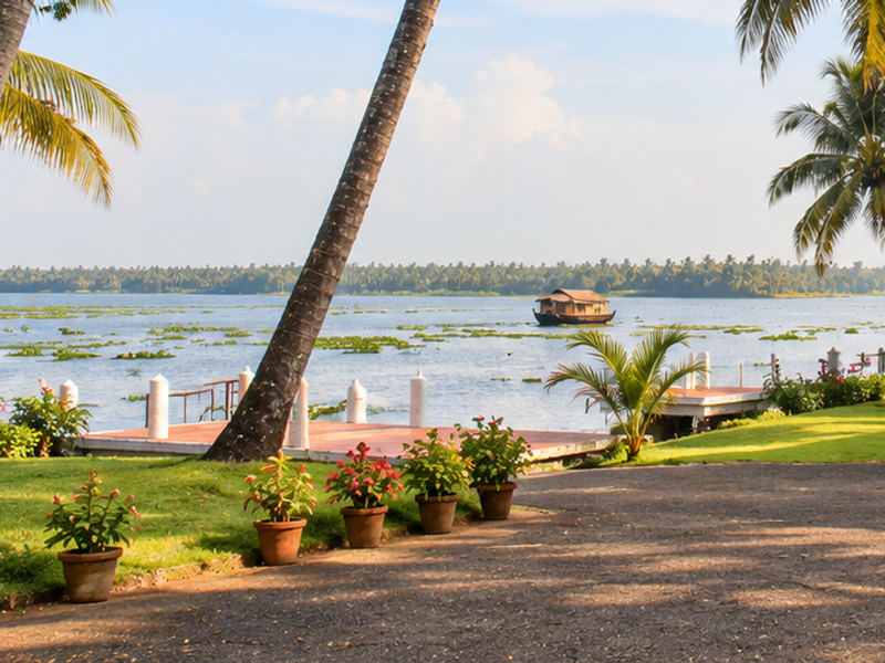 Serene Vembanad lake backwater views from Puthanangadi
